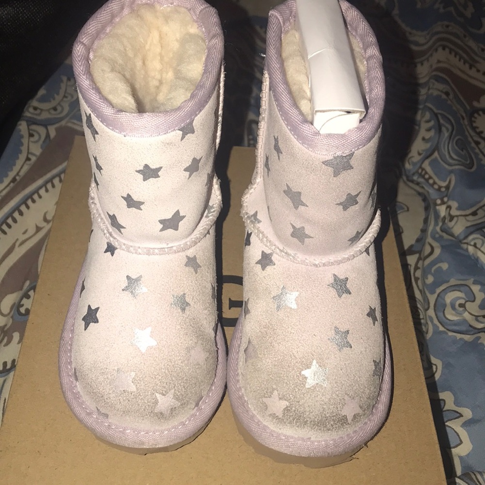 Classic Short II Star Uggs